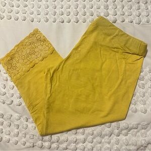 TAGWOMAN Yellow Lace Trim Cropped Leggings size S